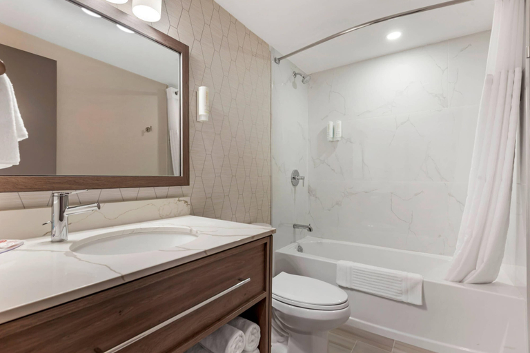 Bathroom 4, Comfort Inn, Muskoka