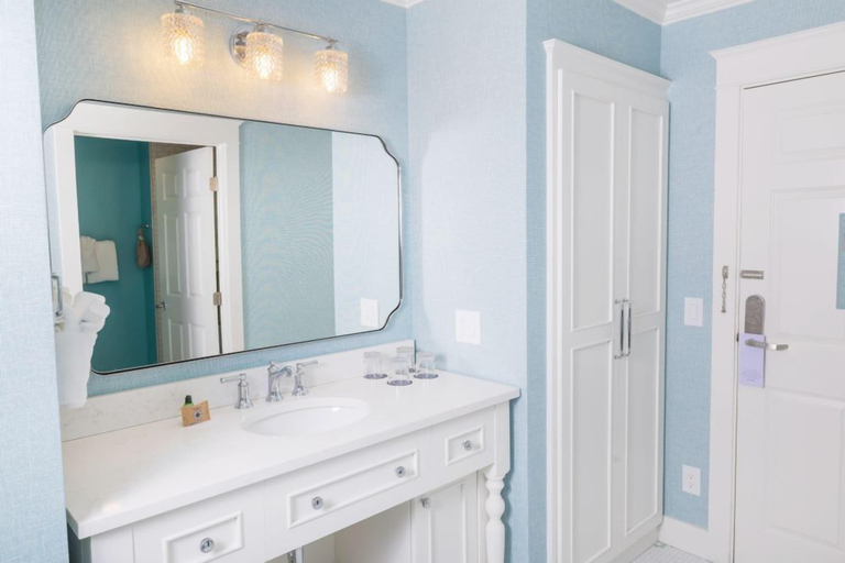 Bathroom 4, Harbour View Inn, Mackinac