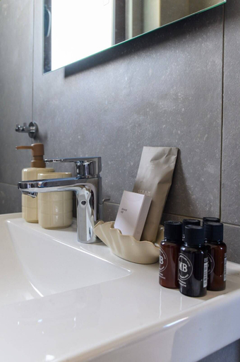 Bathroom 5, Kouvaras Equestrian Club Residence by RHS, Attica