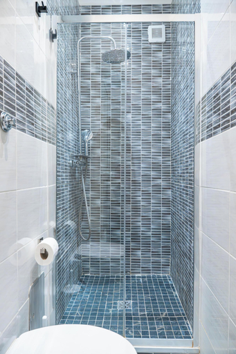 Bathroom 4, Hotel Planet, Rome