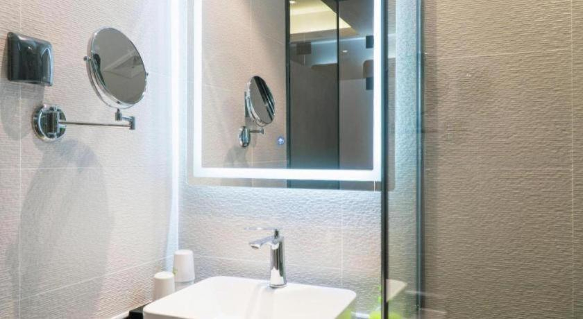 Bathroom 4, GreenTree Inn Express Datong High-Speed Railway Station Old City Wall, Datong