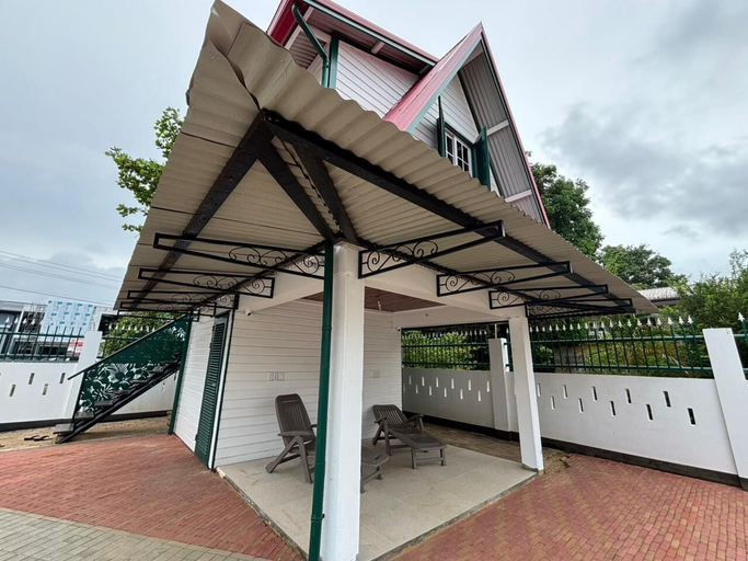 Exterior, Annie's Heritage Suites, Rainville