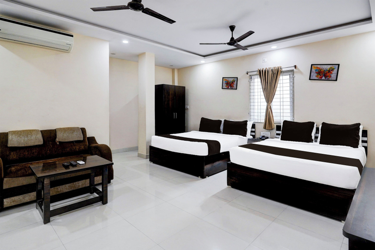 Room 4, Super OYO Collection O Tirumala Road, Chittoor