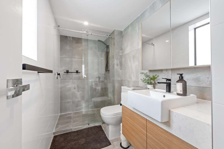 Interior 3, Stylish & Superb! 2bed/2bath/1car~ Walk to CBD, Spring Hill