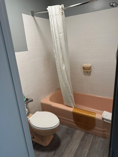 Bathroom 3, Budget Inn Express, Johnson