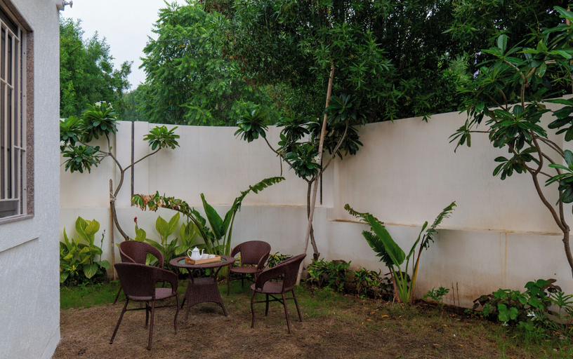 Outdoor dining 4, ELIVAAS Signature Shourya Aravalli 4BHK, Udaipur