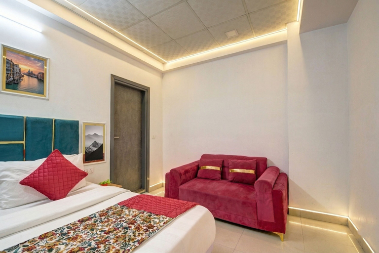 Room 4, Hotel Cozy Nest Rohini Near Rohini 18-19 Metro, Delhi
