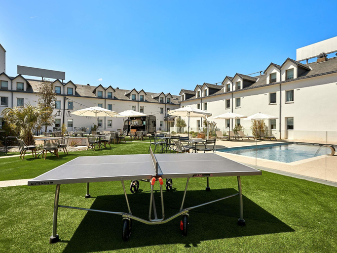 Exterior & Views