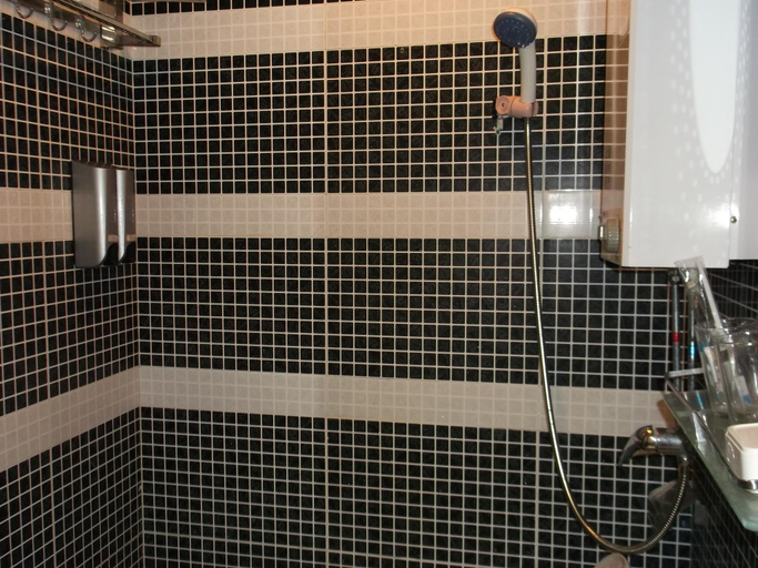 Bathroom 3, City Break Inn, Kowloon