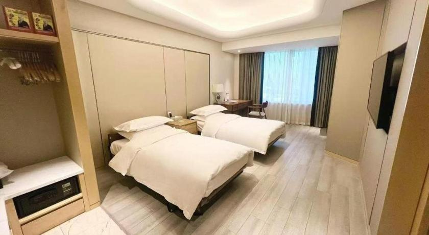 Bedroom 2, Howard Johnson Leonora Plaza Shanghai, Shanghai
