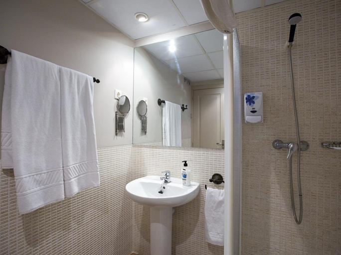 Bathroom, Apartamentos Palacio Real, Madrid