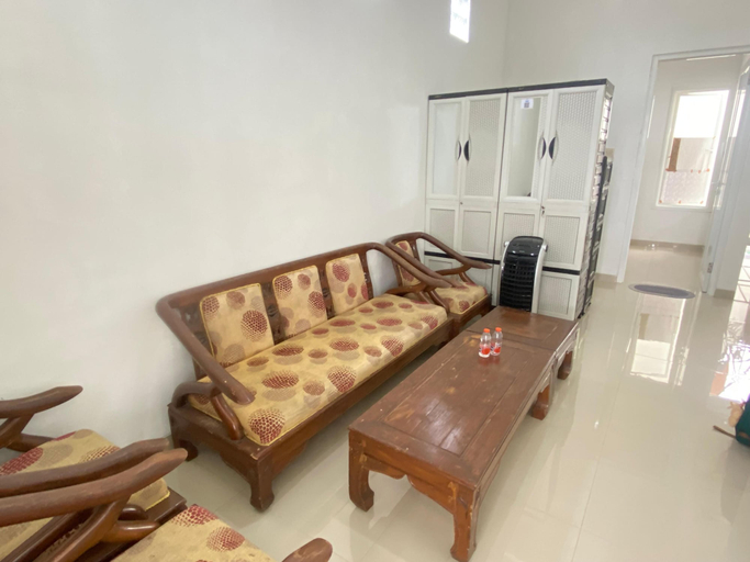 Interior 4, OYO 95348 Kost Baituna Syariah, Malang