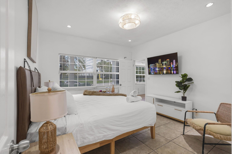 Room 2, Waterfront Jungle Home with Kayaks, Miami-Dade