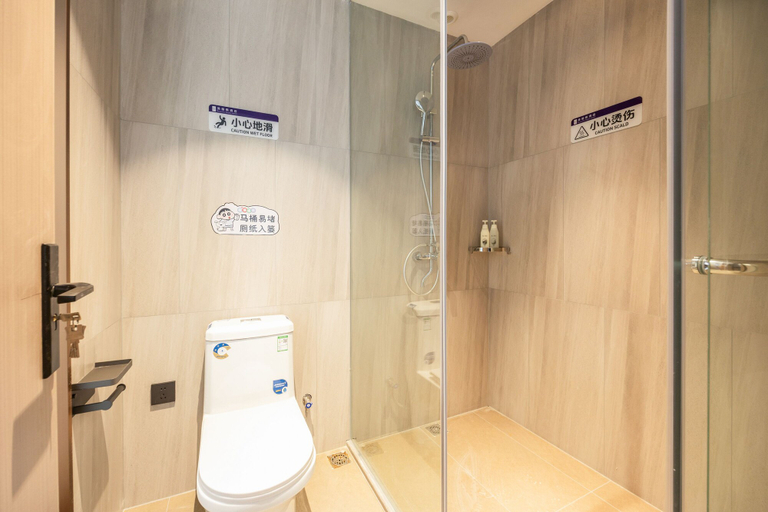 Bathroom 5, Meilifeng Hotel, Weihai