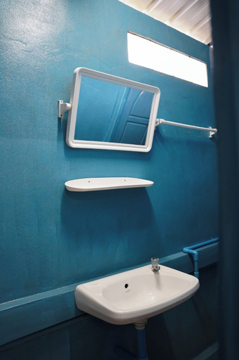 Bathroom 4, Keokhounmuang Hostel, Luang Prabang
