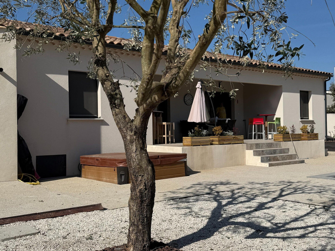 Exterior 4, Villa With Pool and Jacuzzi Near Chateauneuf-du-pape - 9 People, Vaucluse