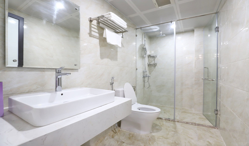 Bathroom, Luxe Paradise Residence Xuan La, Tây Hồ