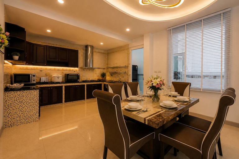 Dining room 3, Luxury4br Pool Villawalk to Patongbeachrooftop BBQ, Pulau Phuket