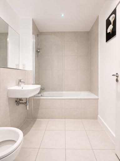 Bathroom, Spacious 2BR Sleeps 7, Long Stays, London