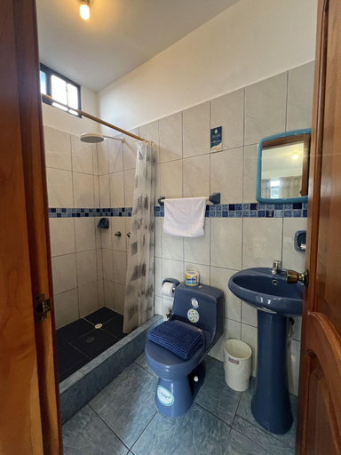 Bathroom 4, Hostal Casa Cascada, Santa Cruz