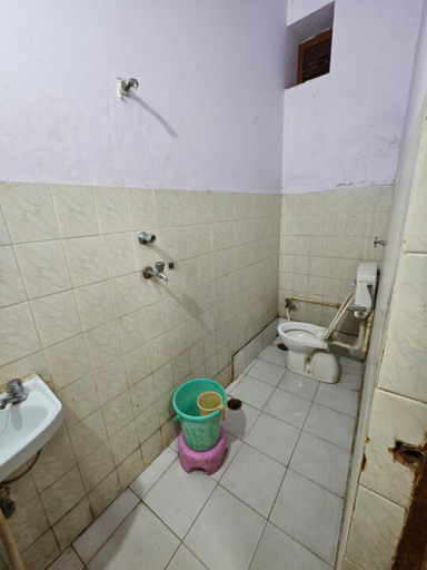 Bathroom 3, Satsang Lodge Varanasi, Varanasi
