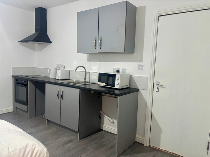 Private kitchen, Homes Rentals Studio Sleeps 3 With Wifi, Sandwell