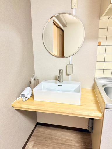 Bathroom 4, Raku Osaka Daikokucho Namba Shinsaibashi, Osaka