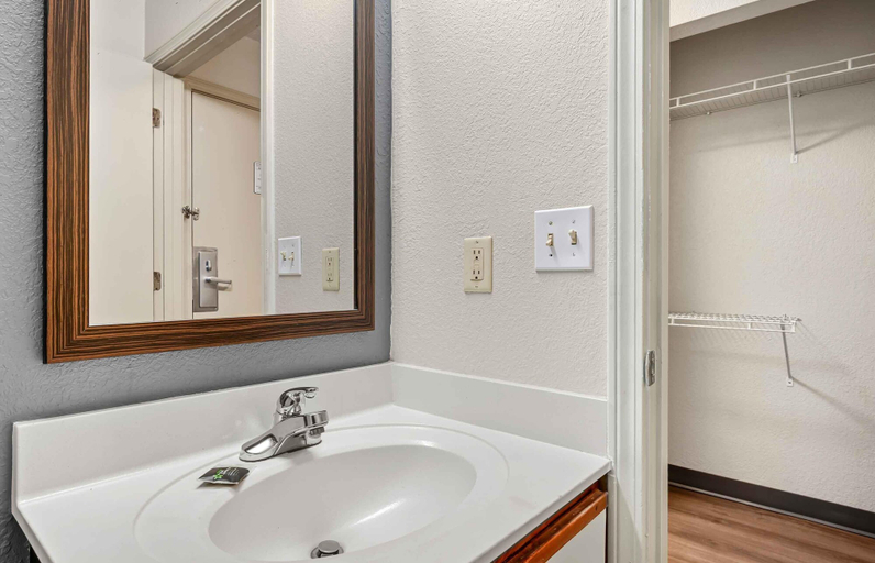 Bathroom, Extended Stay America Suites Fort Wayne North, Allen