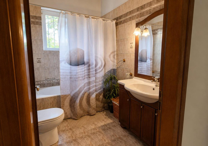 Bathroom 2, Villa Alexandra Rio Patra, West Greece