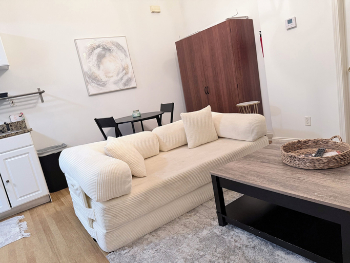 Living area 2, Perfect 1-bedroom apartment, DeKalb