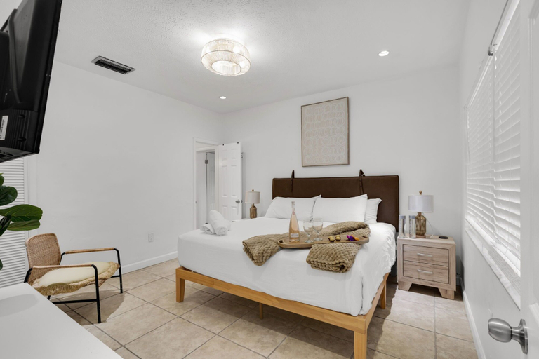 Room 4, Waterfront Jungle Home with Kayaks, Miami-Dade