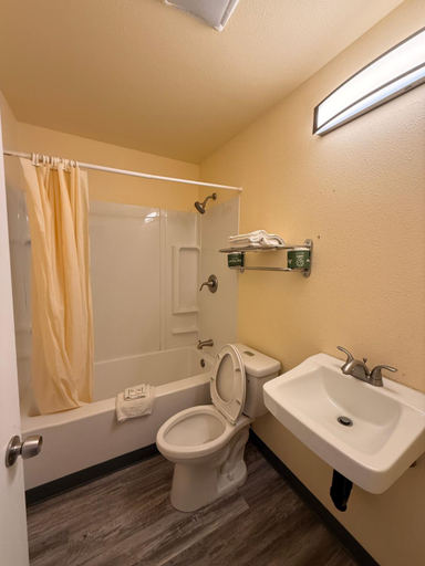 Bathroom, Stonebridge Inn & Suites Gresham, OR - Portland, Multnomah