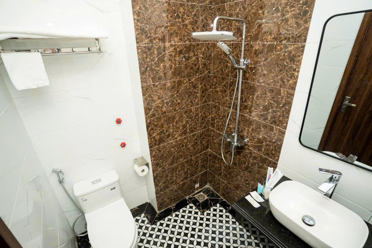 Bathroom 5, Vuong Trung Duong Hotel Quang Ninh, Móng Cái