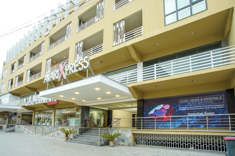 Exterior & Views