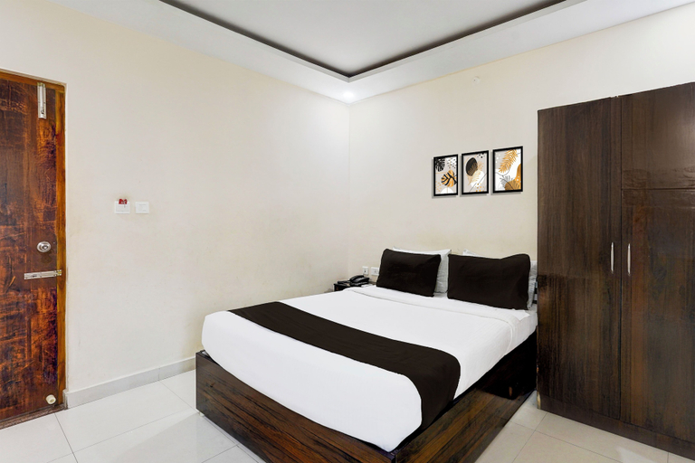 Room 2, Super OYO Collection O Tirumala Road, Chittoor