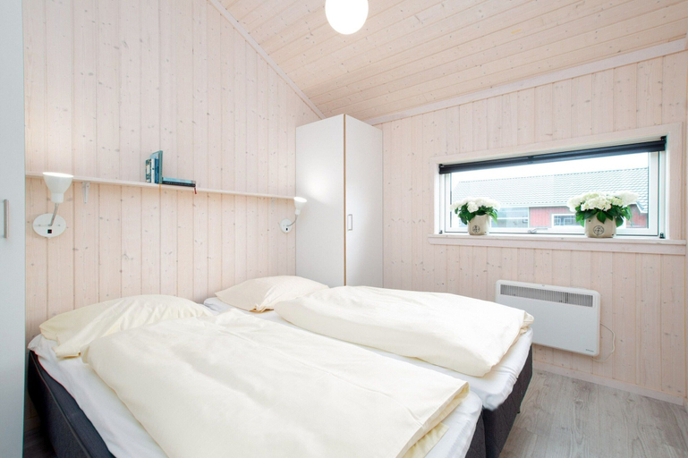 Room 3, Bright Coastal Home With Sauna, Ostholstein