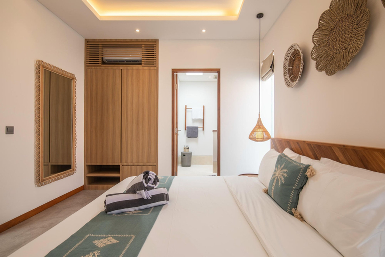 Room 2, Brand New 4br Villa Enclosed Living Canggu, Badung