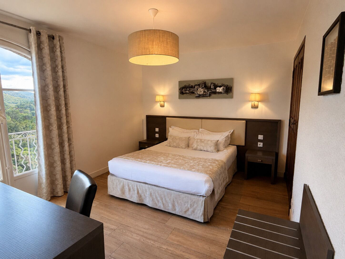Bedroom 3, Hôtel 4* Les 3 Barbus, Gard