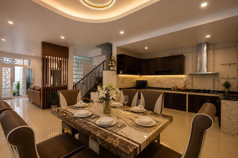 Dining room 5, Luxury4br Pool Villawalk to Patongbeachrooftop BBQ, Pulau Phuket