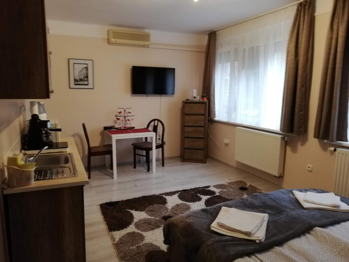Bedroom 2, Tulip Family Apartments, Eger