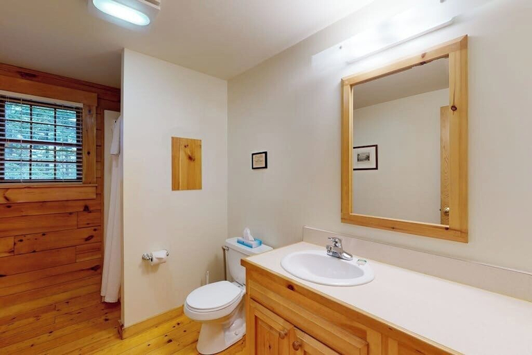 Bathroom 2, Point Lookout East, Waldo