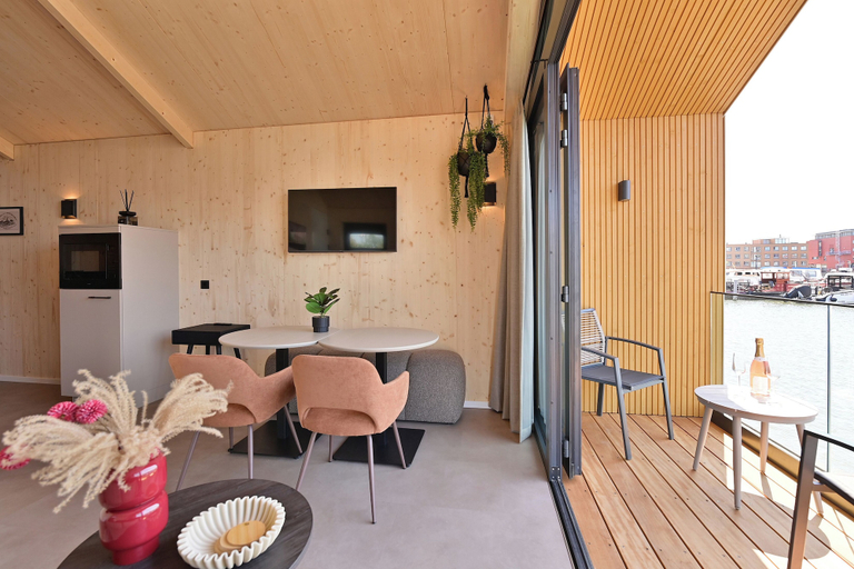 Outdoor dining 2, Harbour Lodges, Zaanstad