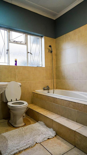 Bathroom 5, Ubuntu Guesthouse, Frances Baard