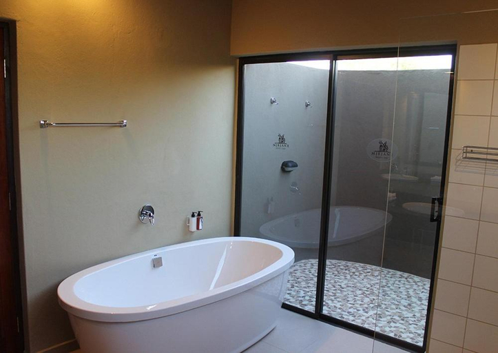 Bathroom 3, Mjejane Bush Camp, Ehlanzeni