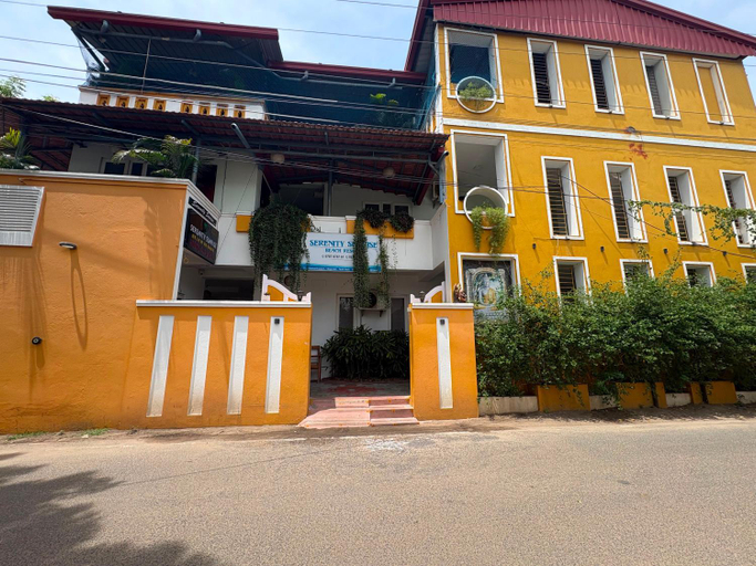 Exterior & Views