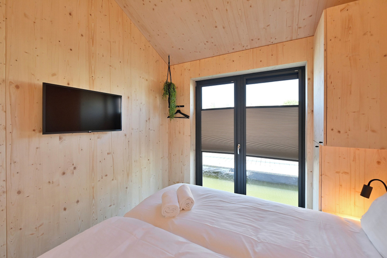 Room 4, Harbour Lodges, Zaanstad