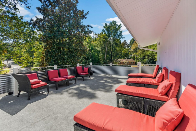 Room 5, Modern Retreat Hot Tub Bar Patio HPU, Guilford