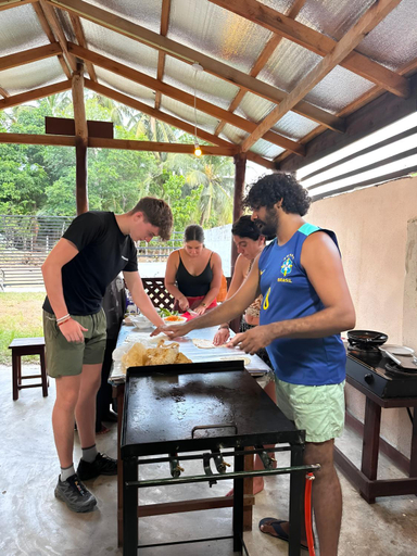 Food & Drinks, Surf and stay, Weligama