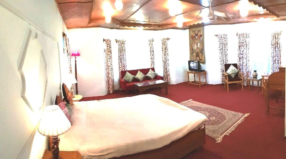 Bedroom 3, aman palace hotel srinagar, Srinagar