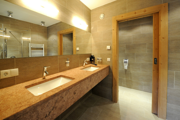 Bathroom, Falkensteiner Camping Grubhof, Zell am See
